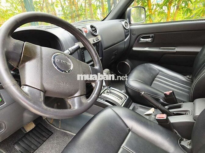 Isuzu DMax Số tự động màu Đỏ