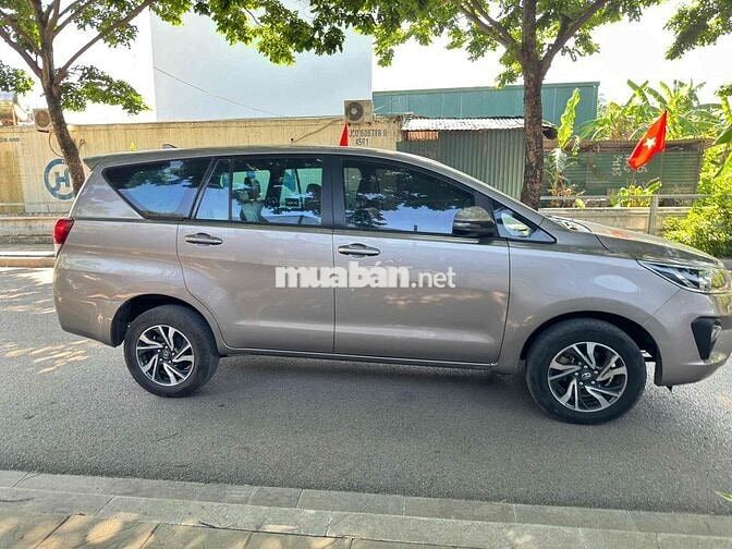 INNOVA model 2022 Số sàn màu đồng biển 30G/5 số