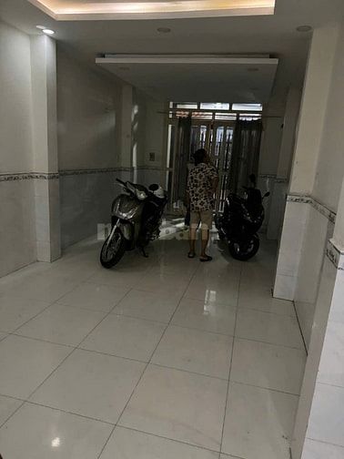  CHO THUÊ NHÀ MTNB 8M (XT) ĐƯỜNG 762 HỒNG BÀNG, P.1, Q.11 14TR