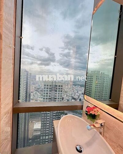 CĂN HOÀNG HÔN VIEW QUẬN 1 & SÔNG SÀI GÒN – CHỈ TỪ 1.X TR/ĐÊM!