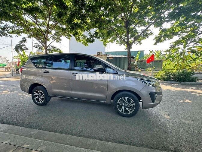 INNOVA model 2022 Số sàn màu đồng biển 30G/5 số