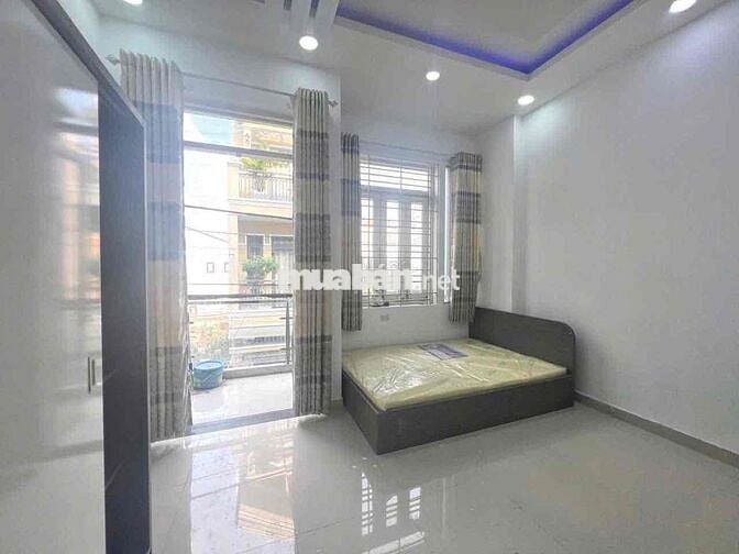 Căn hôn ban công gần ngã tư thủ đức