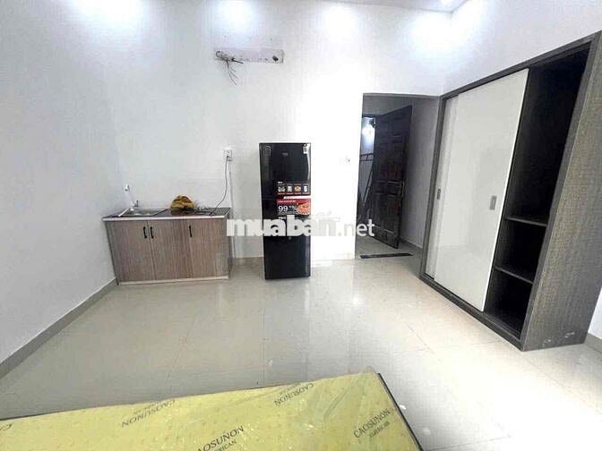 Căn hôn ban công gần ngã tư thủ đức