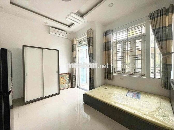 Căn hôn ban công gần ngã tư thủ đức