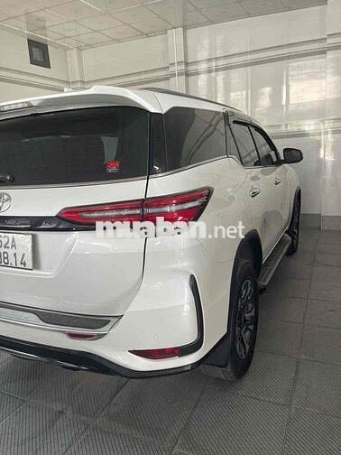 Toyota Fortuner Trắng 7 chỗ