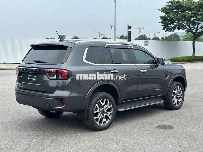 Ford Everest Titanium 2024 18000 km