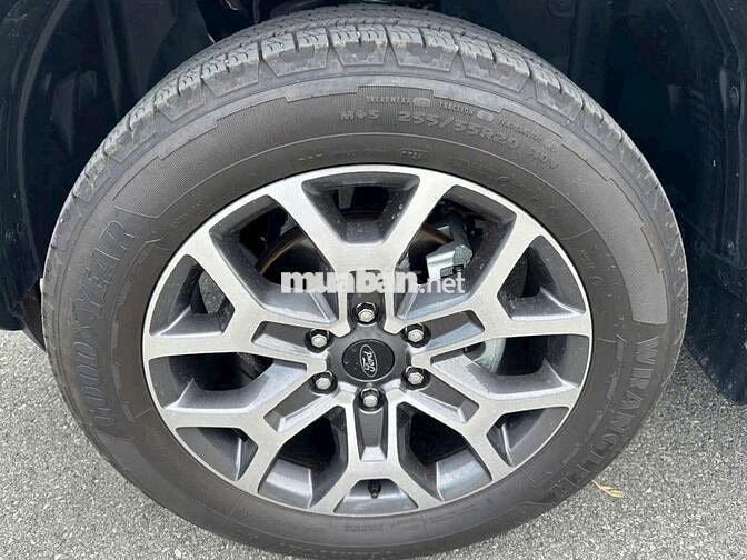 Ford Everest Titanium 2024 18000 km