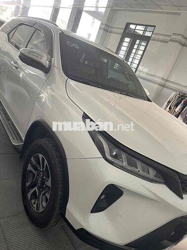 Toyota Fortuner Trắng 7 chỗ