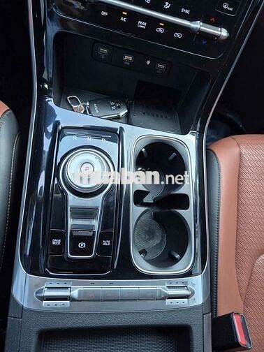 Kia Carnival 2022 Sig Đen ( Xuất hóa đơn gần 1 tỷ)