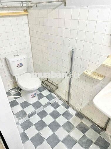 CHO THUÊ NHÀ NGUYÊN CĂN Q5 CỌC 1 THÁNG - 1 TRỆT 2 LẦU ĐÚC NGAY Q5