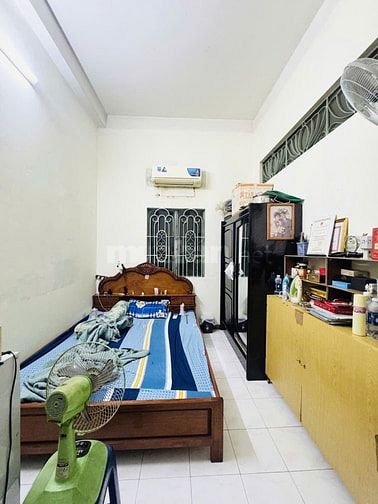 Bán nhà mặt tiền 68m2, 15,5 tỷ 4 lầu ngay khu Bàu Cát Quận Tân Bình