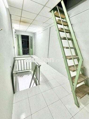 CHO THUÊ NHÀ NGUYÊN CĂN Q5 CỌC 1 THÁNG - 1 TRỆT 2 LẦU ĐÚC NGAY Q5