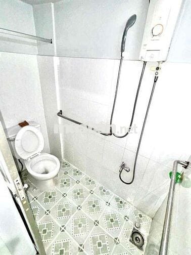 CHO THUÊ NHÀ NGUYÊN CĂN Q5 CỌC 1 THÁNG - 1 TRỆT 2 LẦU ĐÚC NGAY Q5