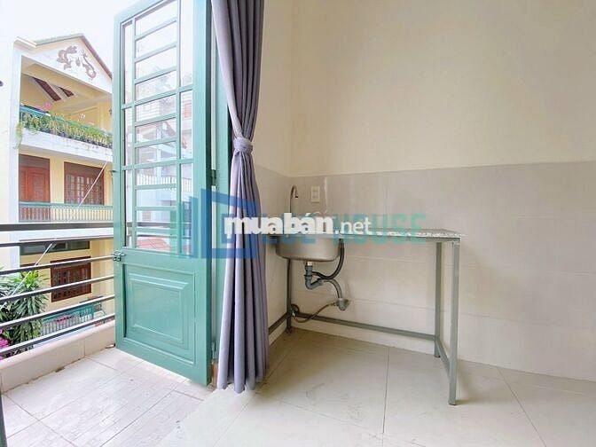 Phòng Ban Công rộng, đẹp đối diện Etown Cộng Hòa, Phường 13 cũ, TB