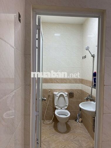 Chủ cho thuê nhà  DT:4x13 gía 1,5,5tr,nhà 1 tr,1 lửng 2 lầu ,HBP,TĐ