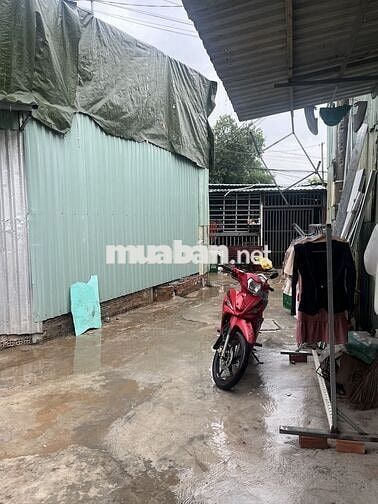 Cần bán nhà 40m2 bao xây dung 1 trệt 1 lửng hẻm 3m sân truoc nhà 5m