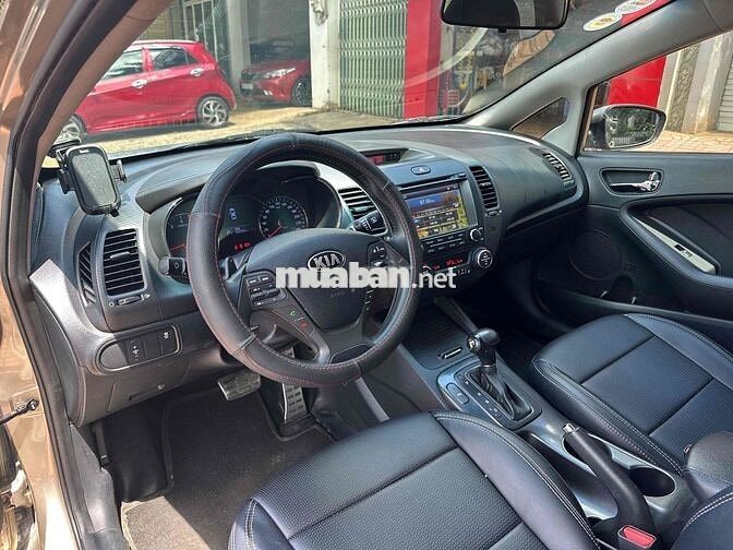 Kia K3 2015 Vàng cát 5 chỗ