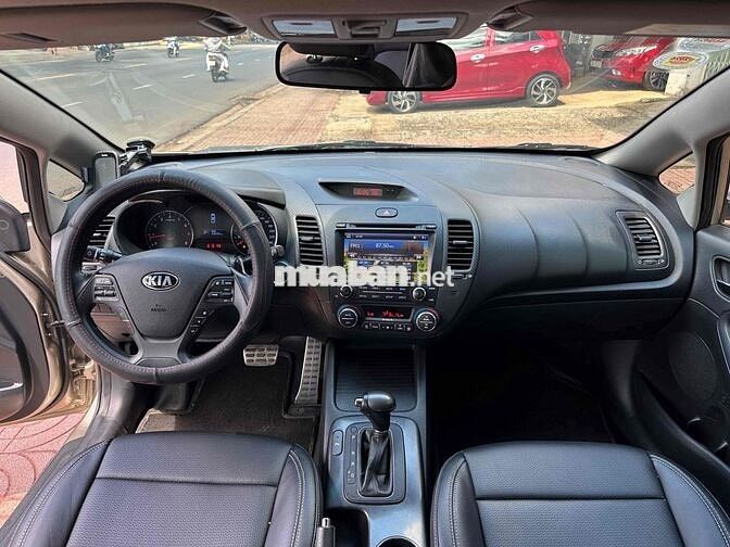 Kia K3 2015 Vàng cát 5 chỗ
