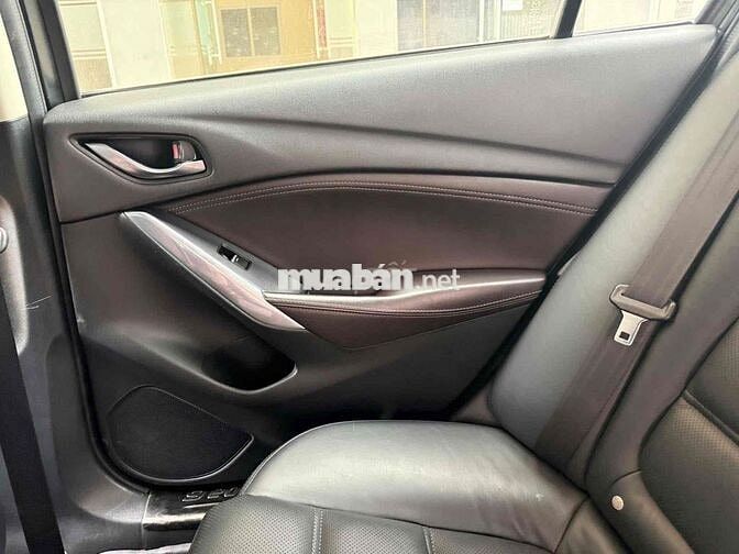 Mazda 6 2017 2.0 Premium Trắng 10 vạn km
