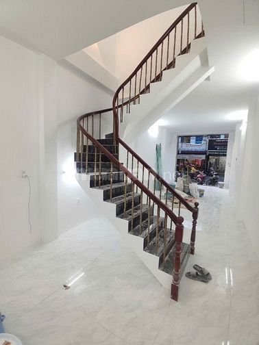 Cần Bán Nhà MT đặng chất dt: 3,6m x 21m, trệt, 1 lầu 