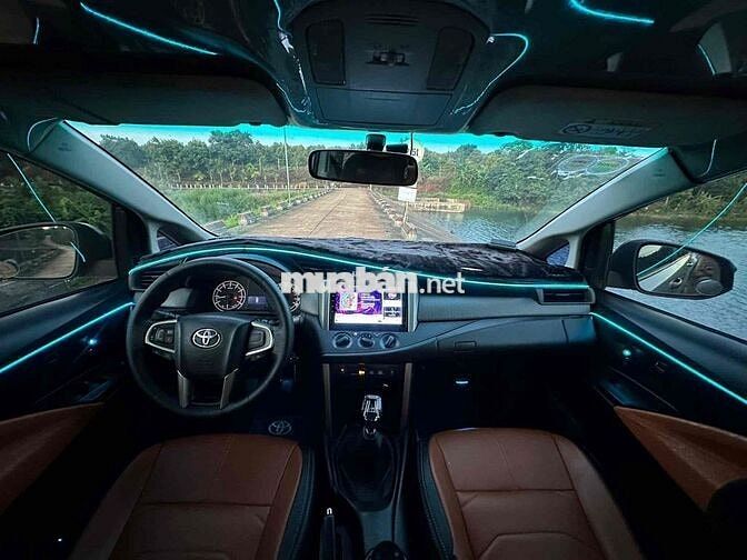 Toyota Innova 2019 Bạc 180000 km