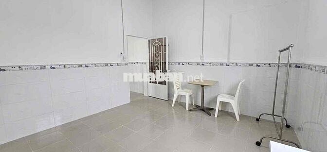 PHÒNG CỬA SỔ – NGAY CHỢ HOÀNG HOA THÁM (TÂN BÌNH)