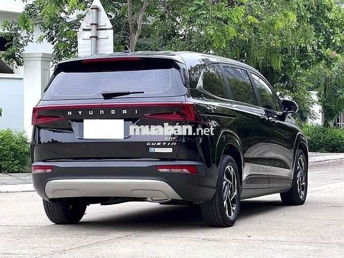 Hyundai Custin 2.0 cao cấp 2023