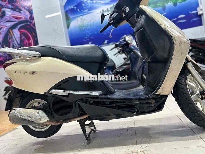 Honda Lead 2011 màu Kem