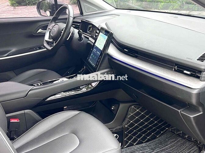 Hyundai Custin 2.0 cao cấp 2023