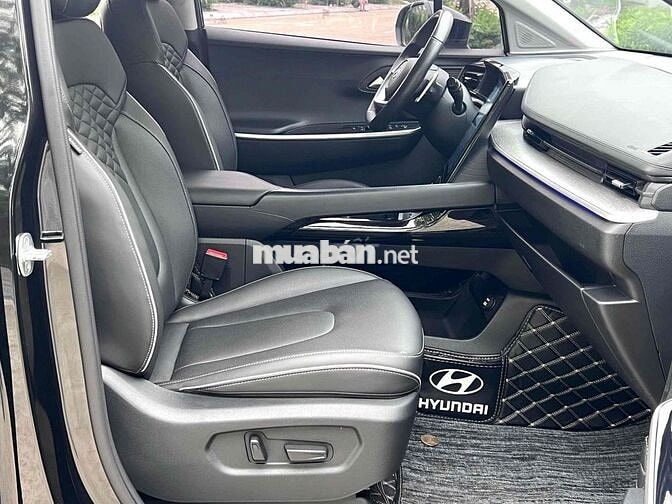 Hyundai Custin 2.0 cao cấp 2023