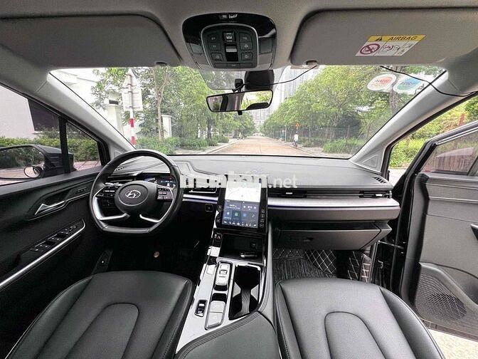 Hyundai Custin 2.0 cao cấp 2023