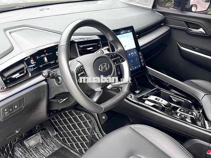 Hyundai Custin 2.0 cao cấp 2023