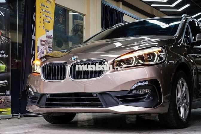 BMW 218i 2018 Nâu ánh bạc 64.000 km