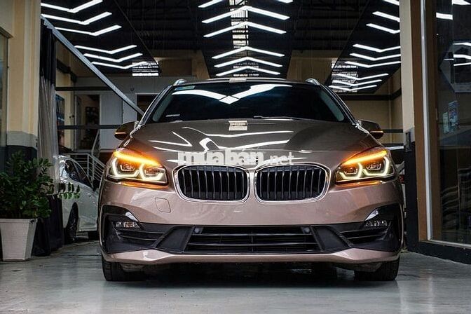 BMW 218i 2018 Nâu ánh bạc 64.000 km
