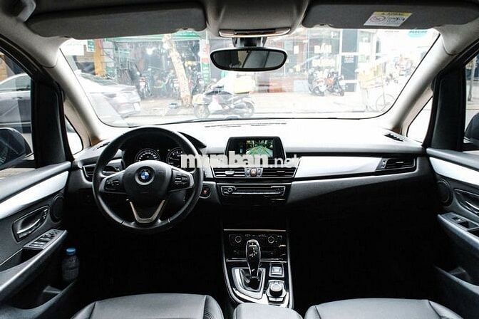BMW 218i 2018 Nâu ánh bạc 64.000 km