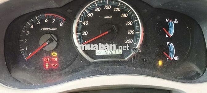 Toyota Innova 2013 2.0E Bạc