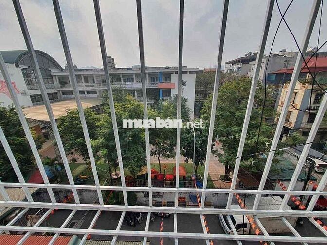 Bán căn TT sát phố Hoàng Đạo Thành-Oto chân cầu thang-120m2;4N,2VS