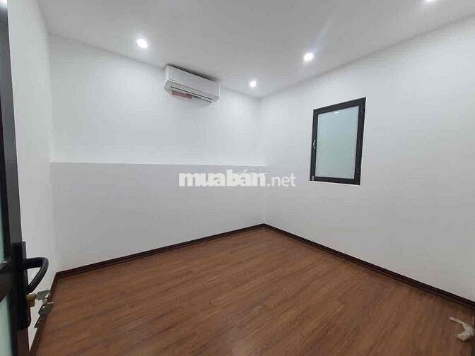 Bán căn TT sát phố Hoàng Đạo Thành-Oto chân cầu thang-120m2;4N,2VS