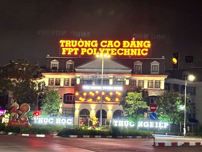 PHÒNG FULL ĐỒ NGAY ĐỐI DIỆN FPT CHỈ CẦN XÁCH VALI VÀO Ở