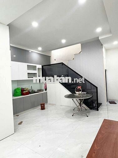 NHÀ ĐẸP 5 X12 GÁC SUỐT HẺM Ô TÔ GẦN ỦY BAN XÃ B CŨ