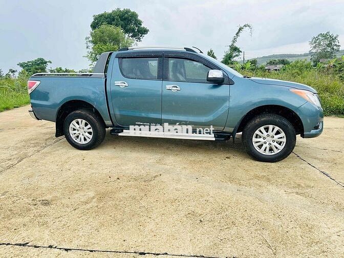 Mazda BT50 sx 2013 số tự động 2 cầu .máy nổ êm ái