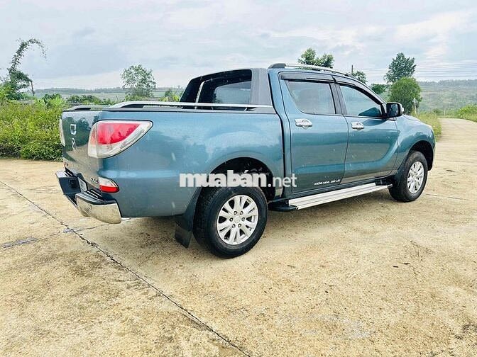 Mazda BT50 sx 2013 số tự động 2 cầu .máy nổ êm ái
