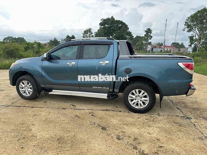 Mazda BT50 sx 2013 số tự động 2 cầu .máy nổ êm ái