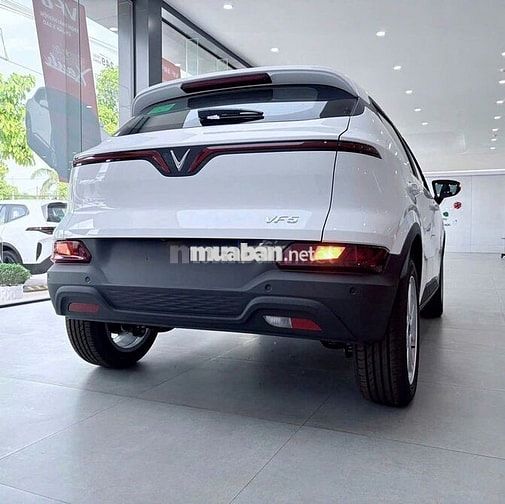 VinFast VF 5 giảm kịch sàn tháng 5