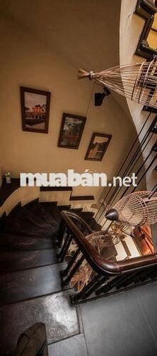 Ví trí VIP, mặt bằng lớn - 147m sàn, mặt tiền 6m, 4 tầng, chính chủ.
