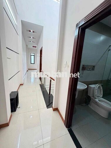 Nhà rộng 2 lầu KDC Hưng pHú 1 (gần ST Go)