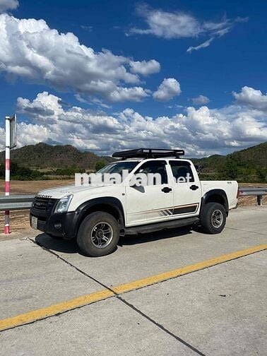 Isuzu D-Max Trắng Số sàn 5 chỗ