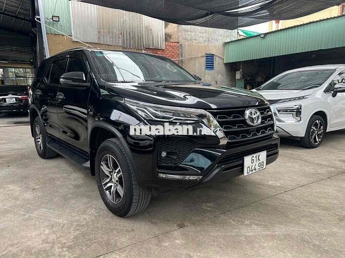 Toyota Fortuner 2022 4x2 AT 2.4L 80.000 km Đen
