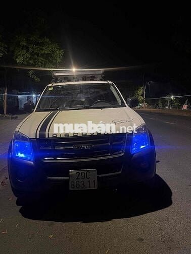 Isuzu D-Max Trắng Số sàn 5 chỗ