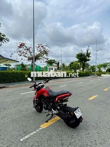 Moto Mini Benelli TNT125